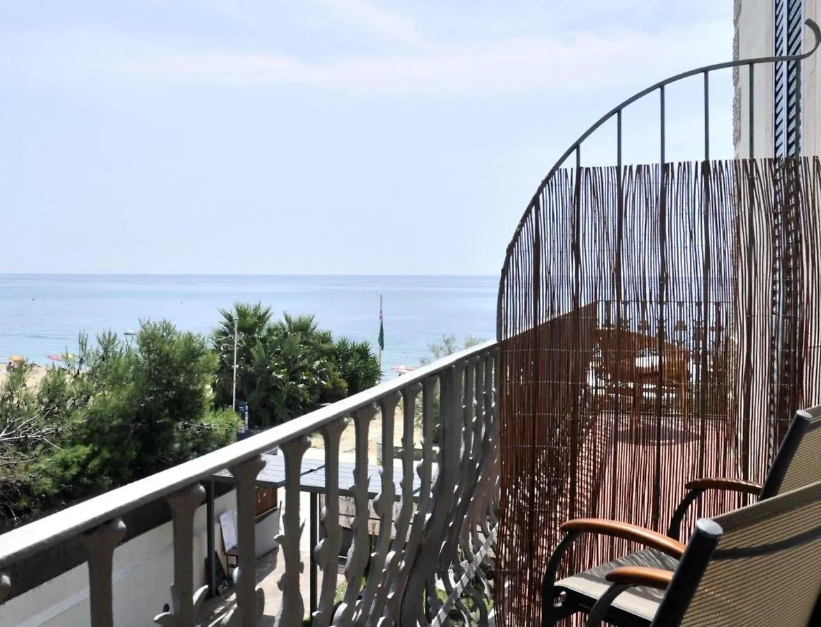 Hotel Kalima 칼데스 데스트락